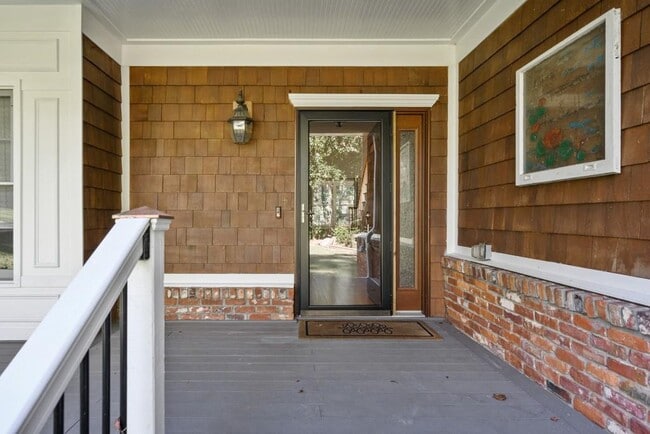 Building Photo - 4878 Long Island Dr NE