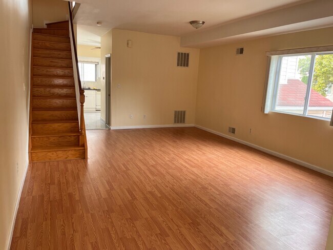 Building Photo - 419 Timber Ridge Dr