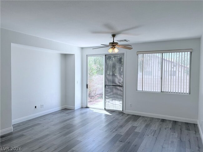 Foto del edificio - 8071 Sapphire Cove Ave