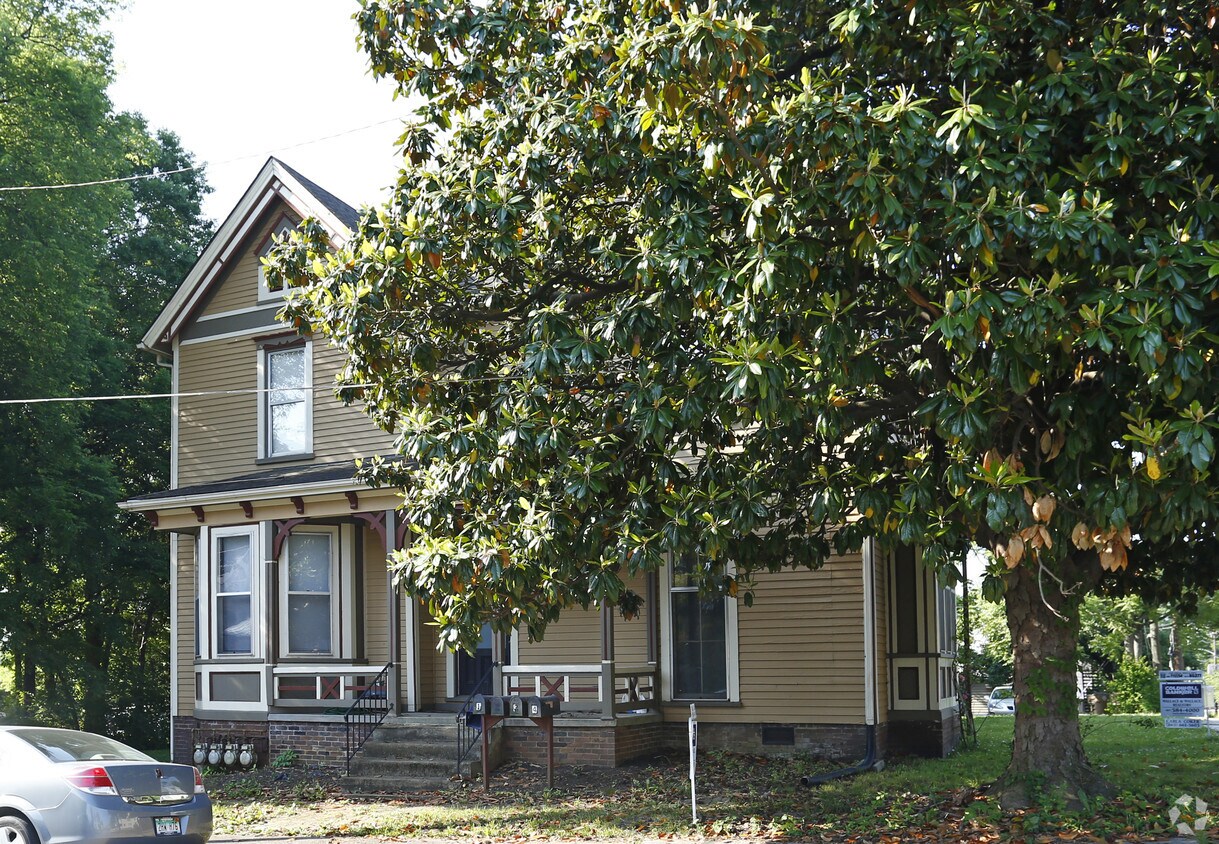 Building Photo - 1020 Oak Ave