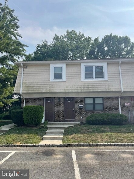 Foto principal - 615 Silver Ct