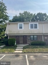 Building Photo - 615 Silver Ct