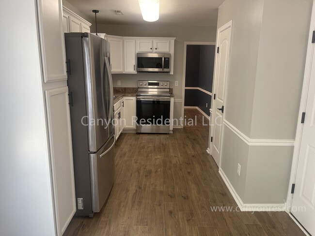 Building Photo - 4913 Fallfield Dr