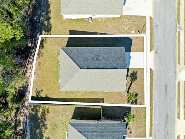 Foto del edificio - 462 Whispering Creek Ave