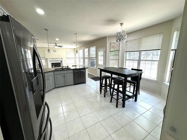Building Photo - 8807 Splitarrow Dr