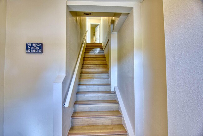 Building Photo - 1414 Bahia Dr