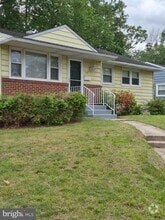 Building Photo - 1107 Hickory St