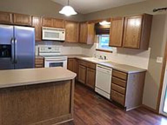 Building Photo - 1349 N Aksarben Ct