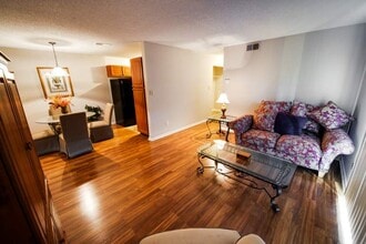 Building Photo - 2728 Commonwealth Ave