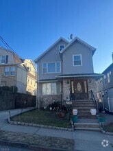 Building Photo - 18 Magnolia Ave