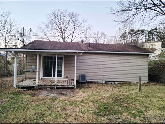 Building Photo - 98 Willarose Dr
