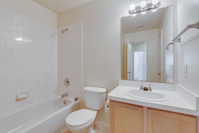 Foto del edificio - 7105 Baybridge Dr
