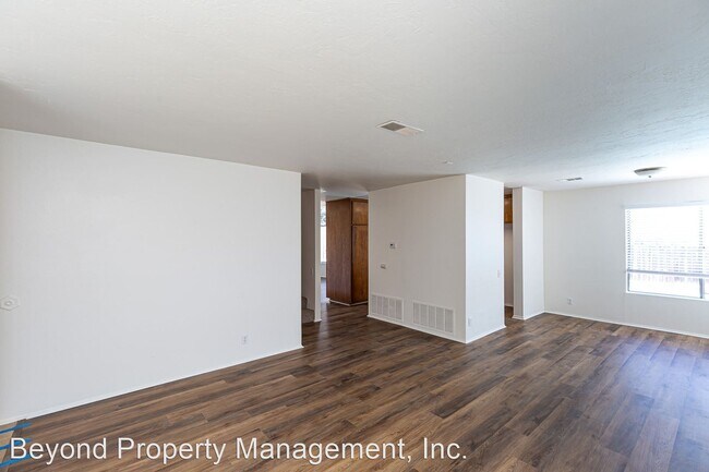 Building Photo - 5 br, 2.5 bath House - 9867 Via Francis