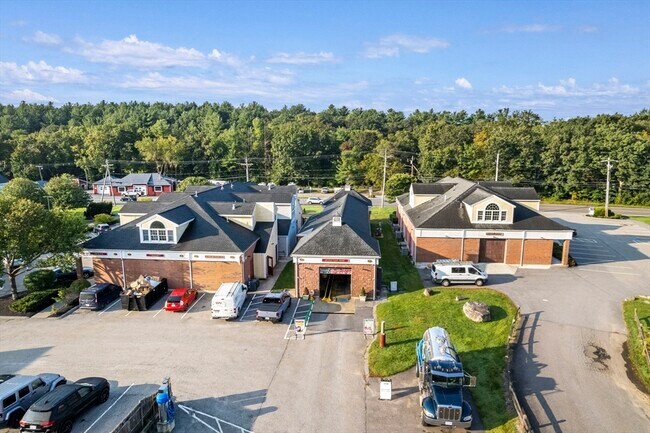 Building Photo - 107 Great Rd