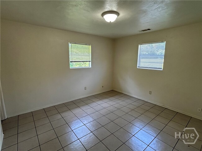 Foto del edificio - 130 Candler Ct