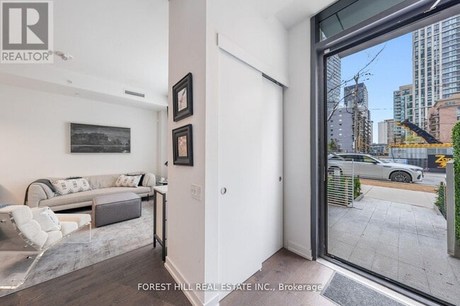 Building Photo - 161-161 Roehampton Ave