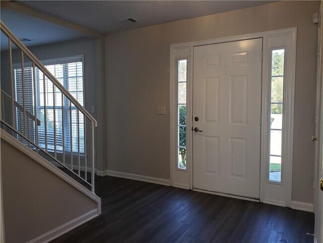 Building Photo - 401 Bass Way NW