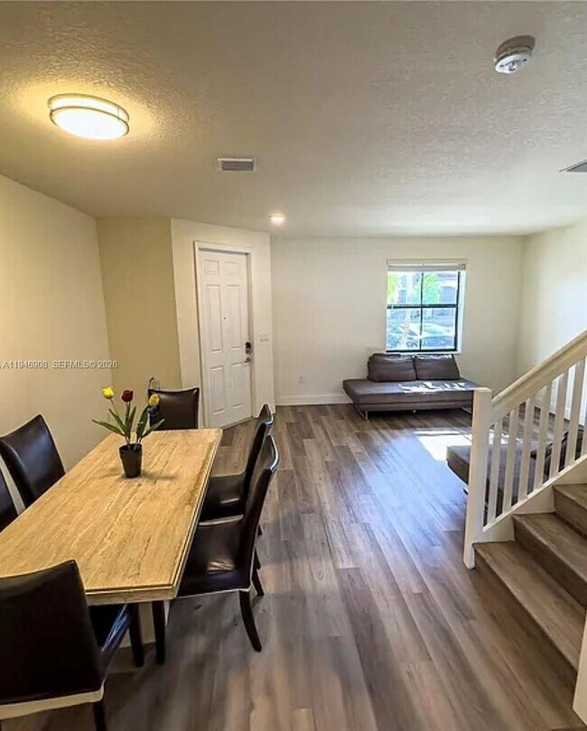 Foto del edificio - 3349 W 105th Terrace