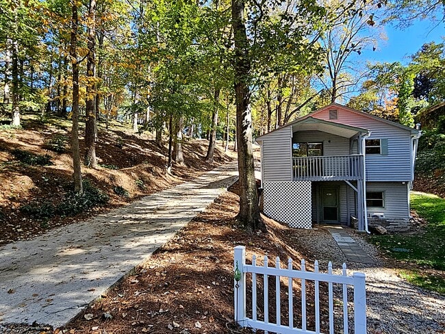 Building Photo - 101 Mandalay Rd