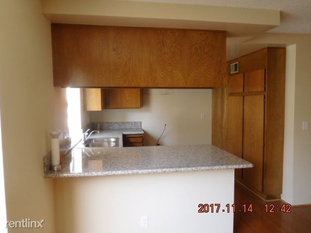 Building Photo - 877 W Raymond St