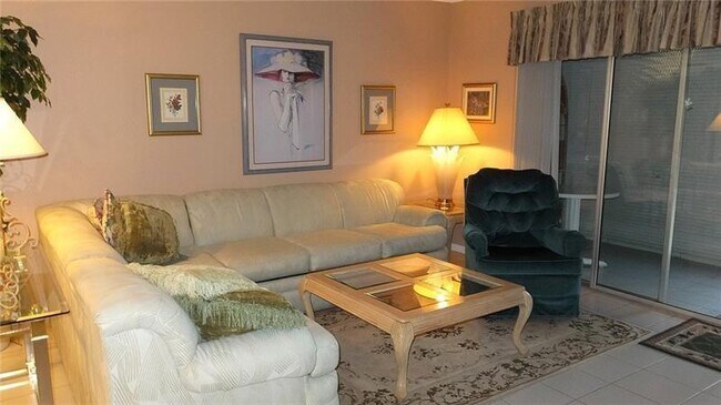 Foto del edificio - 2212 S Cypress Bend Dr