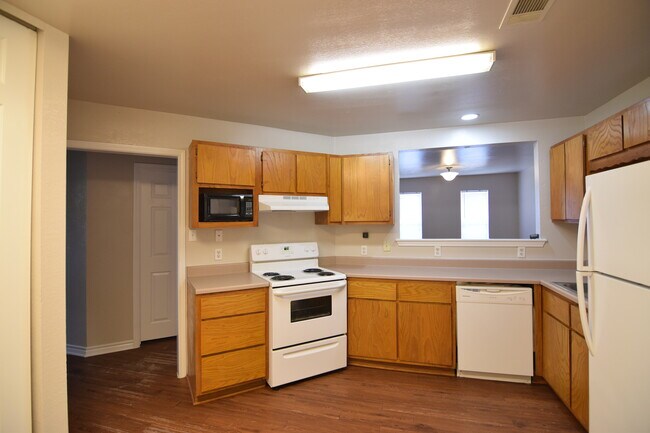 Foto del edificio - 2517 Sleepy Hollow Ln