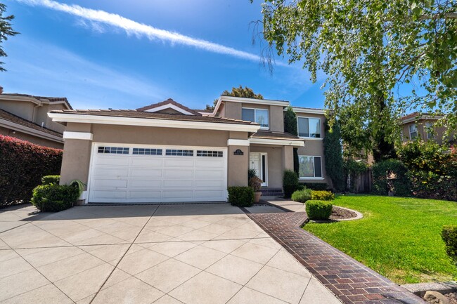 Building Photo - Beautiful 2 Story SIngle Family Home 4 bd....