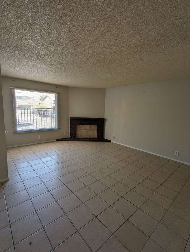 Building Photo - 6213 Ilanos Ln