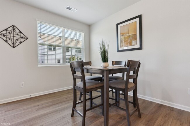 Foto del edificio - 3 br, 2.5 bath Townhome - 224 Red Tail Way