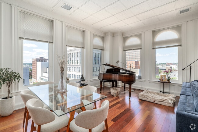 Interior Photo - Deys Plaza Apartments