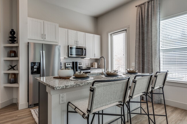 Building Photo - Collin Square