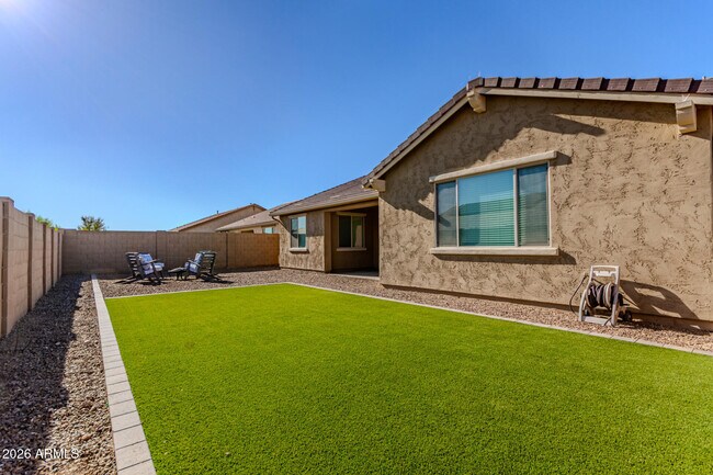 Foto del edificio - 18455 W Sandlewood Dr