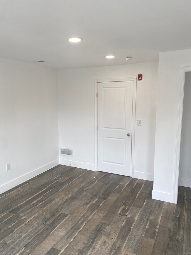 Building Photo - 1541 N 60th St