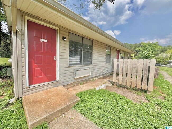 Foto del edificio - 1700 Greenbrier Dear Rd