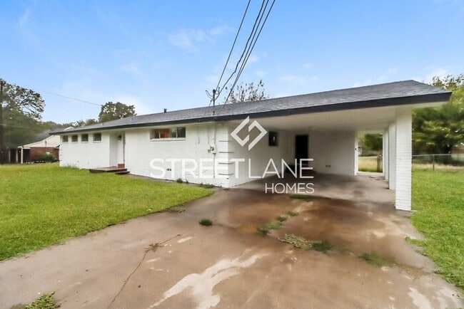 Building Photo - REDUCED!