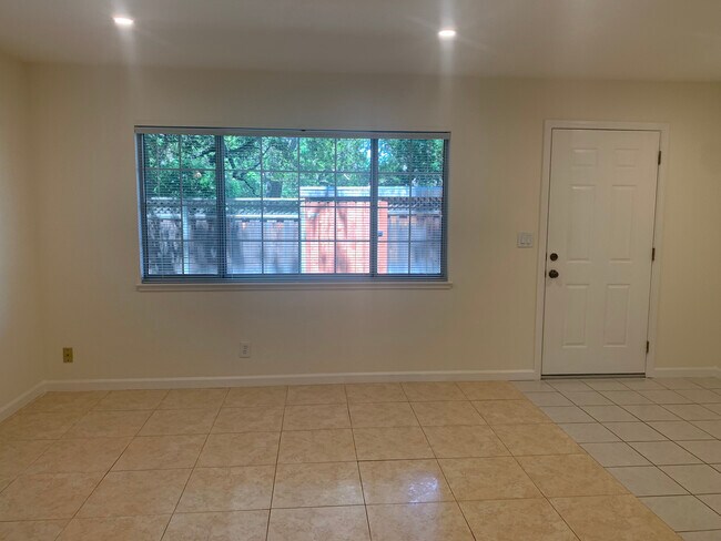 Living area with recessed lighting - 28 Finger Ave