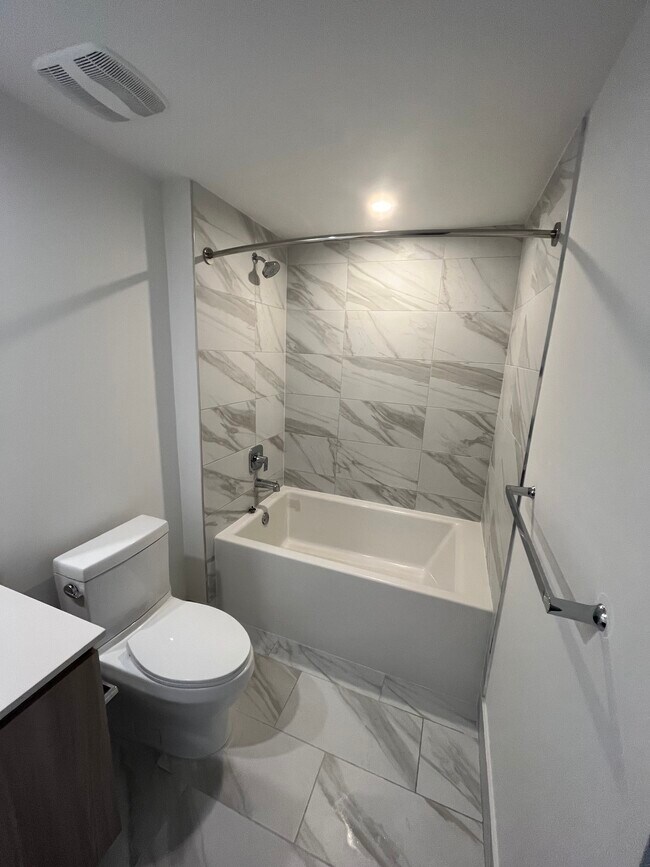 Foto del edificio - 7325 W 3rd Ct