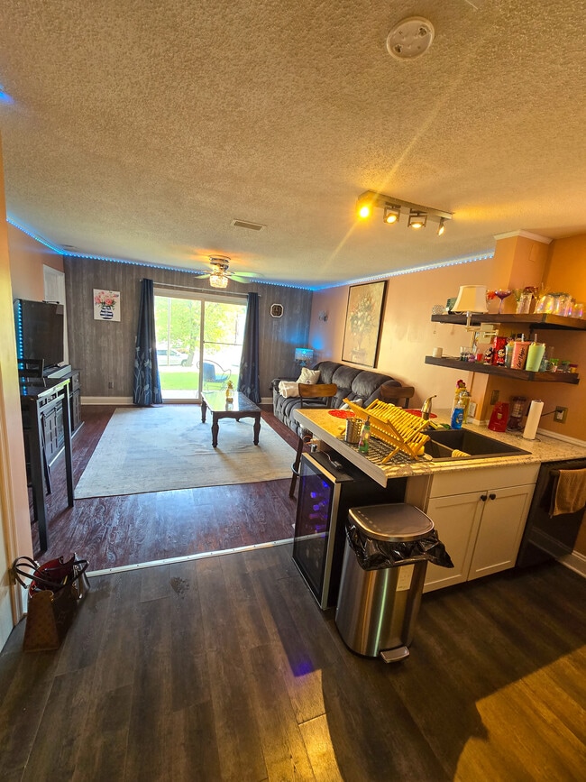 Building Photo - 1336 Hunters Rd