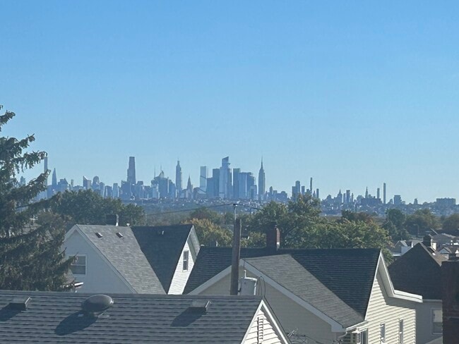 Building Photo - 14 Ridge Rd