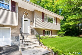 Building Photo - 677 Woodtick Rd