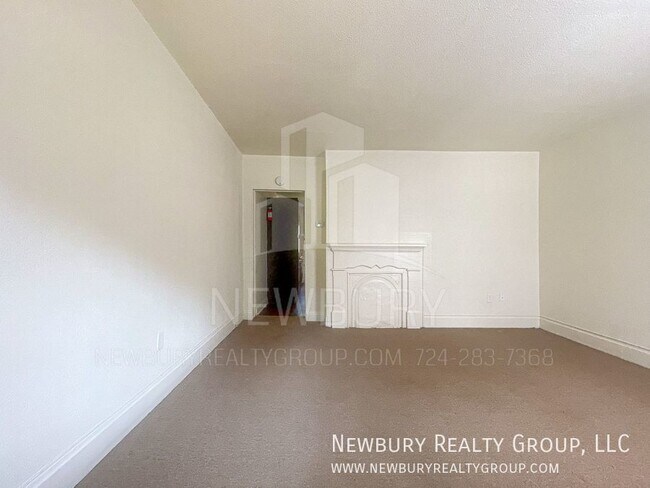 Building Photo - Charming Two-Bedroom Townhouse-Style Apart...