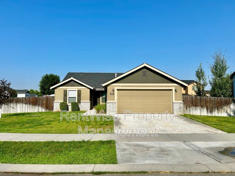Primary Photo - 715 N Paddington Way