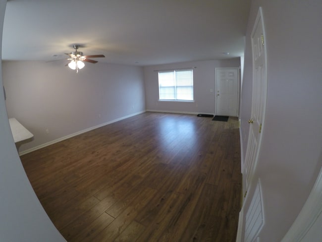 Foto del edificio - 2123 Quail Hollow Dr