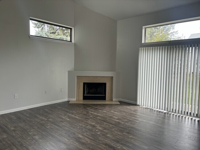 Building Photo - 5435 Country Club Ln