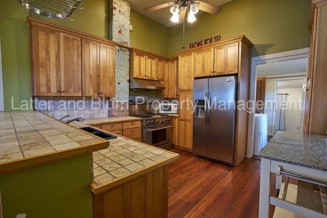 Building Photo - 516 Soniat St