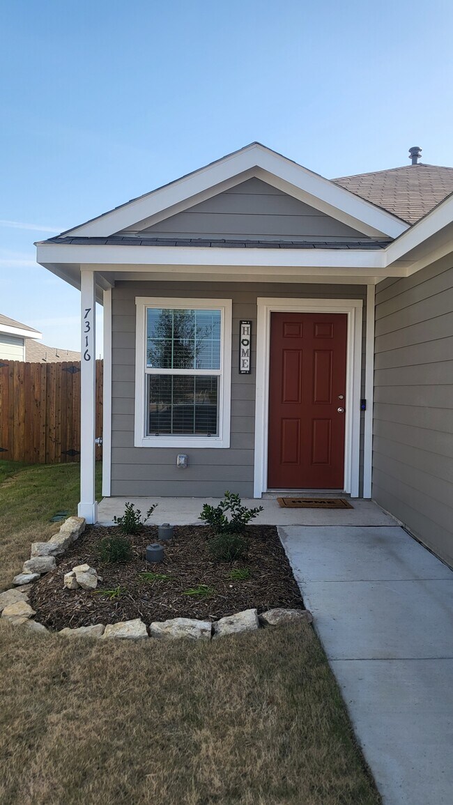 Foto del edificio - 7316 Gray Wolf Ln