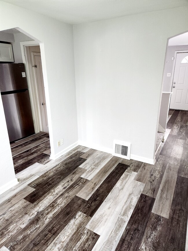 Photo - 1128 Shadycrest Dr House