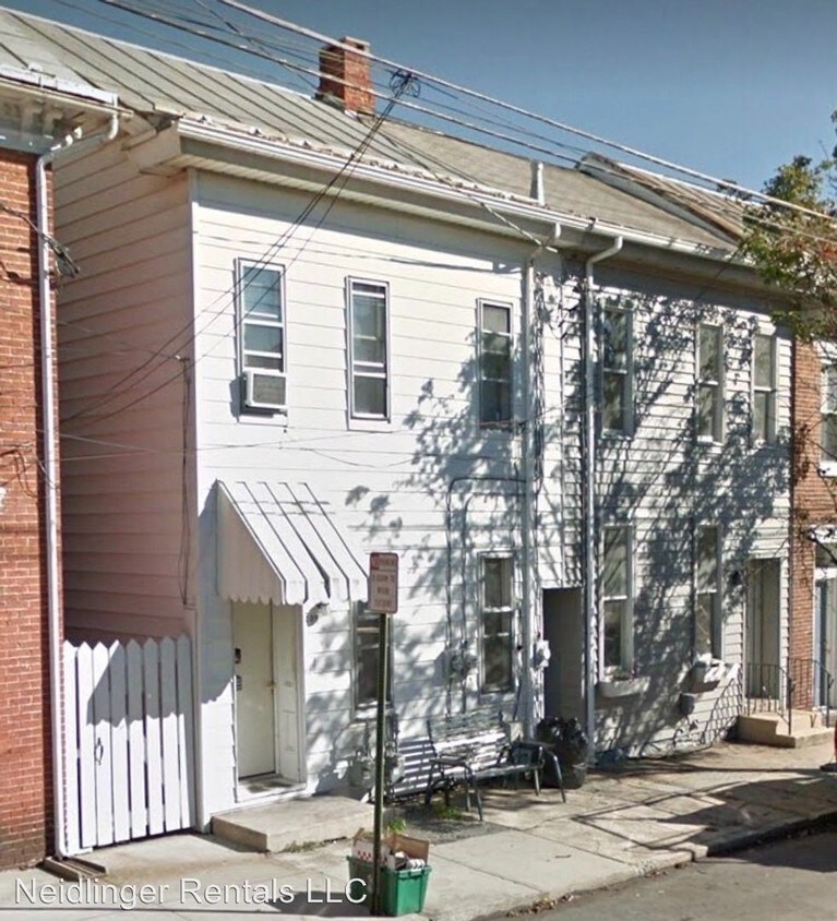 Primary Photo - 209 N Bedford St