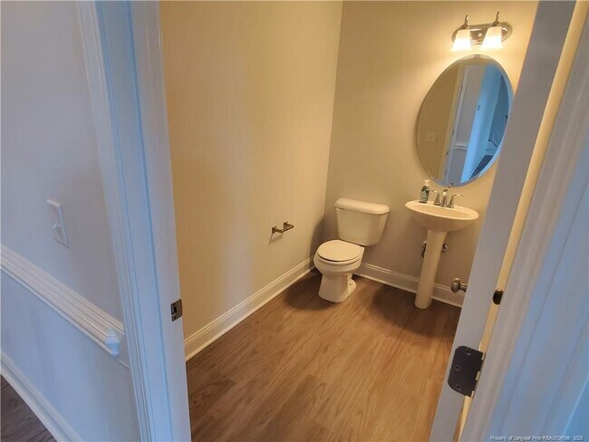 Building Photo - 5717 Pondhaven Dr