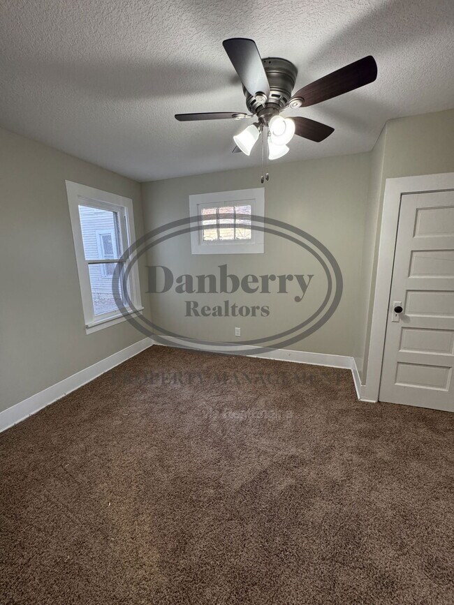 Foto del edificio - 413 Washington St